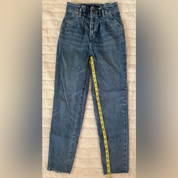 Hollister Ultra High Rise Mom Jean Womens Jeans Size 00R Blue Vintage Stretch - Picture 7 of 7